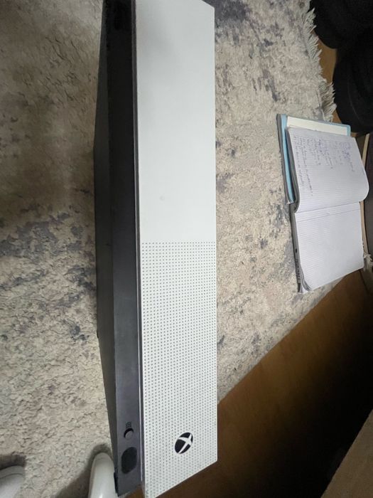 Xbox one digitali cu 2 controlere