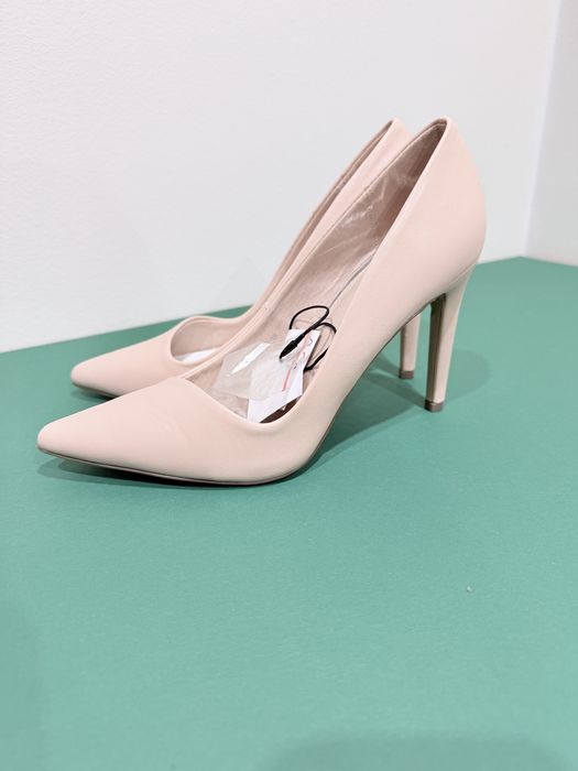 Обувки с висок ток