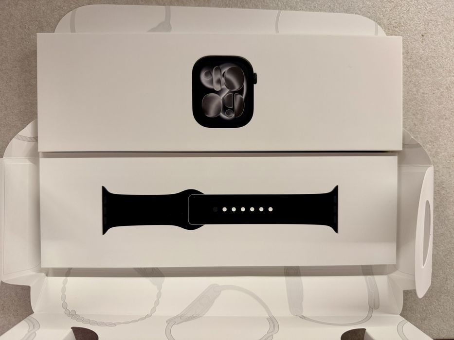 Apple Watch Series 11 Jet Black Aluminium Case 42 mm