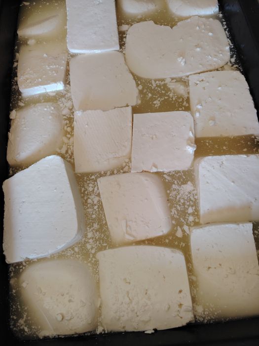 Brânză de vacă, grasă și gustoasă