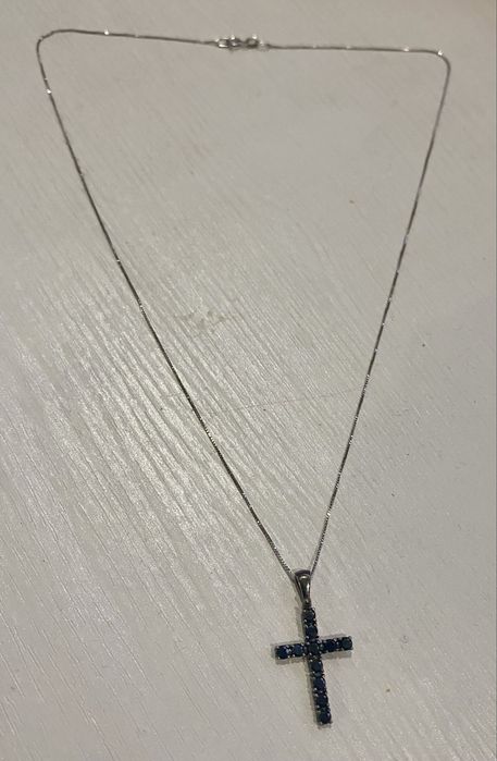 Страхотно Бяло Златно синджирче с кръстче и черни диаманти