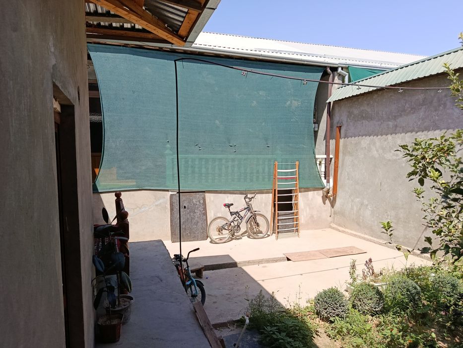 Кук теракда уй сотилади