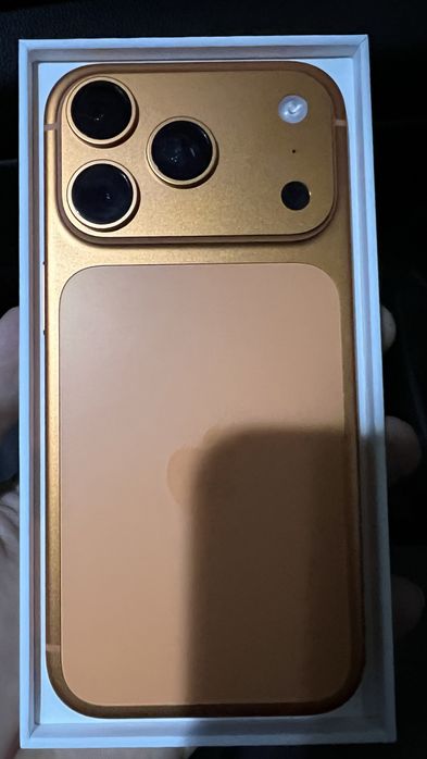 Продам 17 про 256 гб  новый