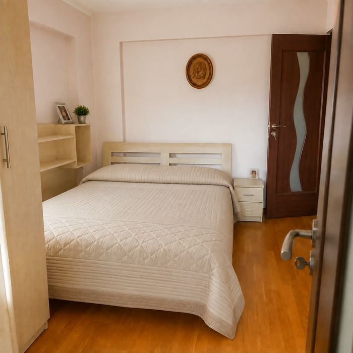 Apartament 4 camere -  semidecomandat  recompartimentat Zona Frumoasa
