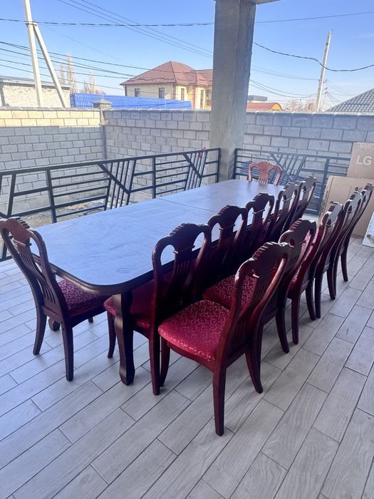 Стол со стульями