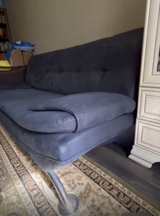 Продам мягкий уголок, диван и два кресла