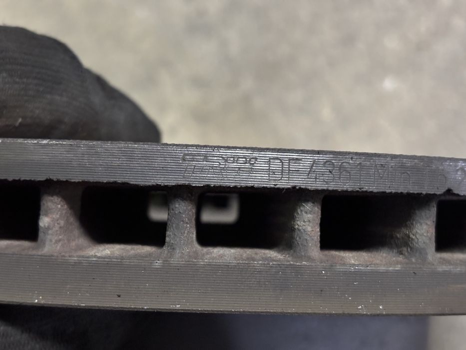 Спирачни апарати дискове и накладки BMW e60 324мм