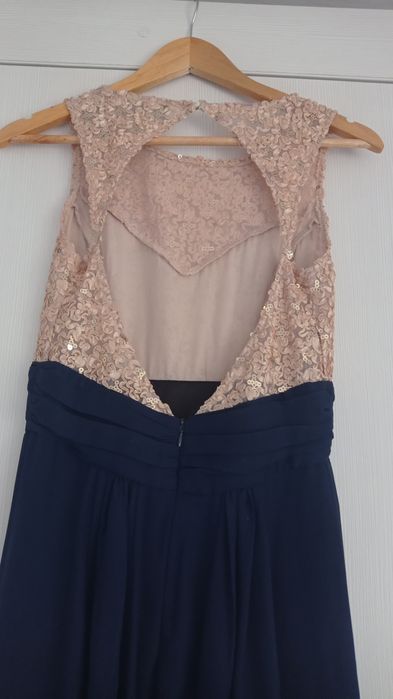 Vând Rochii lungi , elegante.