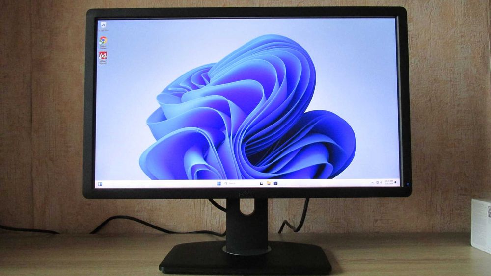 23 инча Dell Full HD монитор