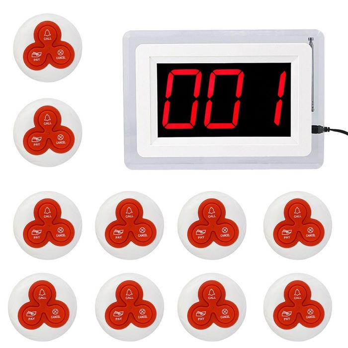 Часы и кнопка вызова официанта