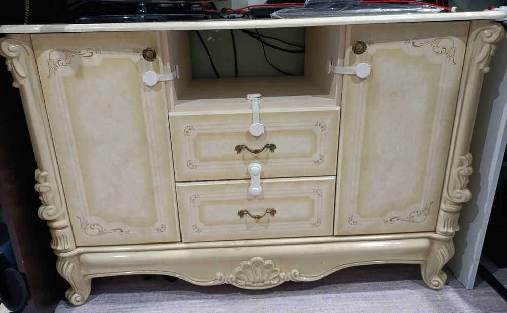 Продам тумбу под телевизор