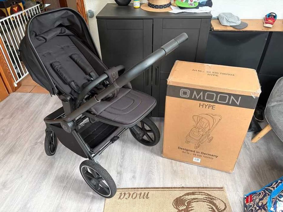 Продавам бебешка количка Moon Hype