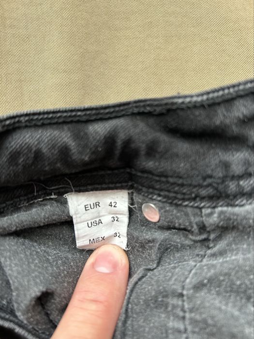 Vand blugi negri Zara