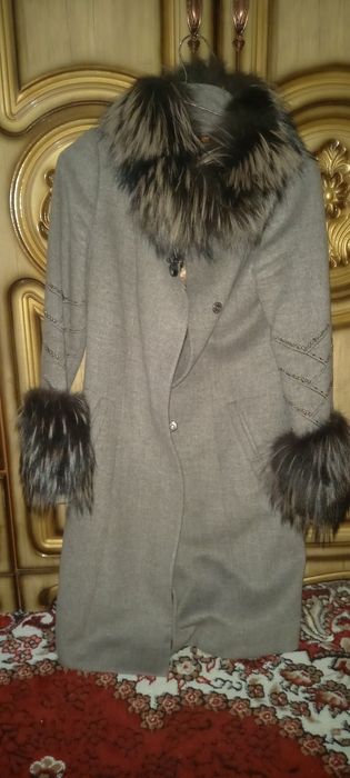 Palto sotiladi 3 yo 4 marta giyilgan