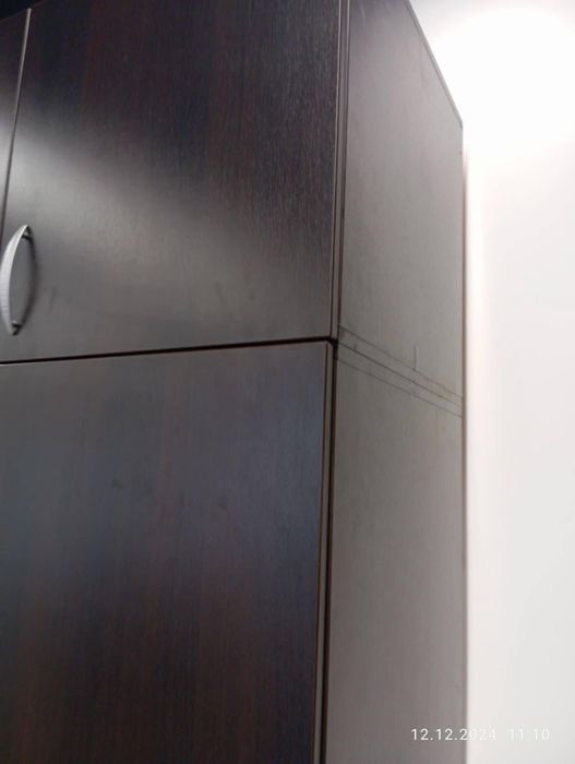 Шкаф с витрина и гардероби