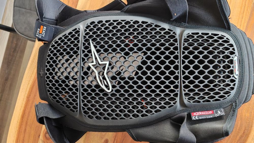 Vând vesta protecție corp KTM