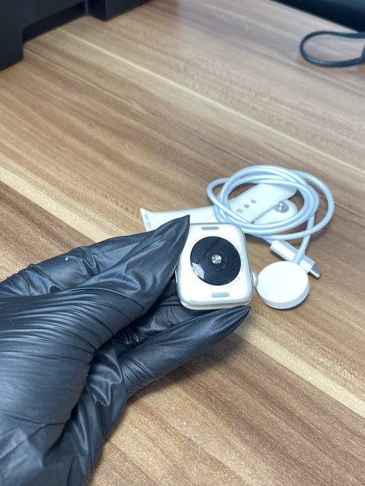 Apple Watch Seria SE 2nd gen / 40 mm / Starlight