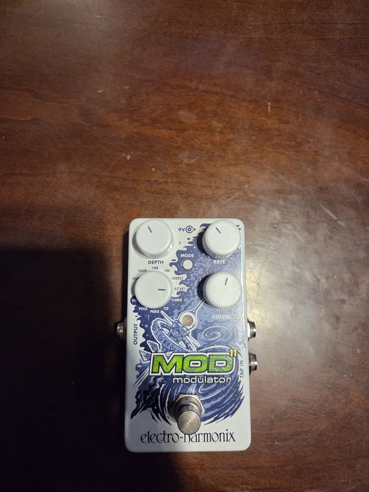 Vând pedală chitară electrică de modulator