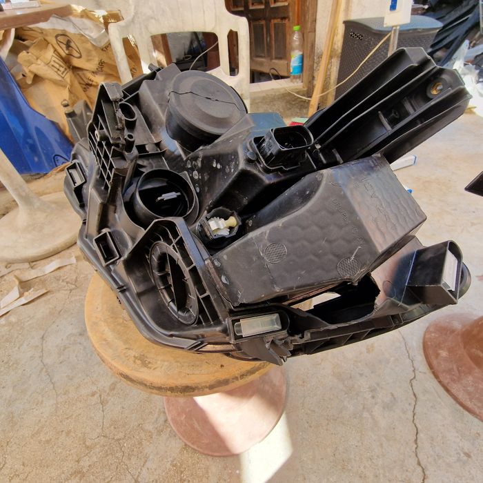 VW Passat B8 2022 десен фар