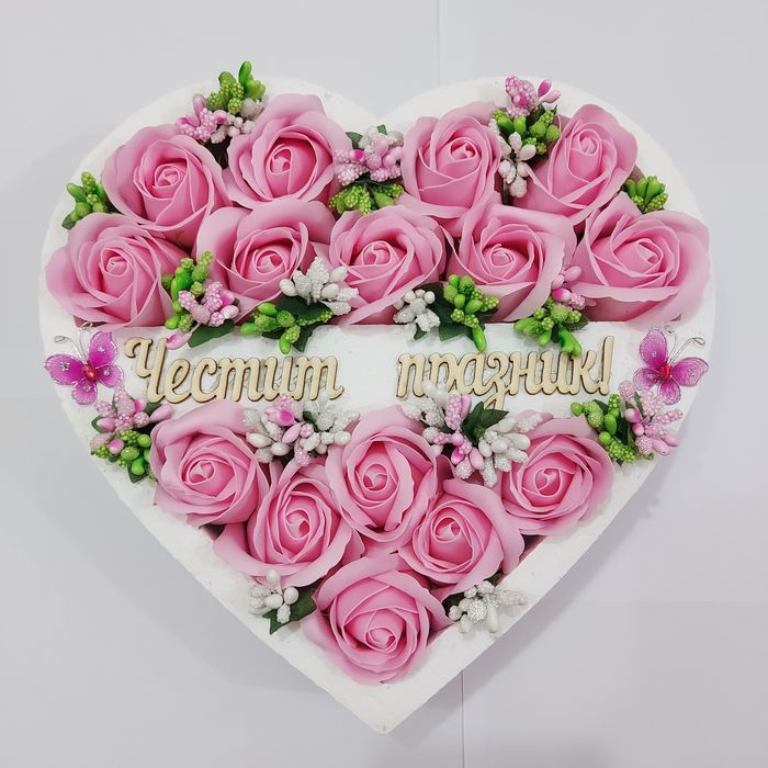 Кутия със сапунени рози