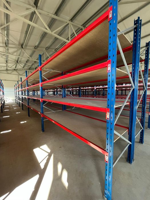 Rafturi metalice reglabile pentru depozitare