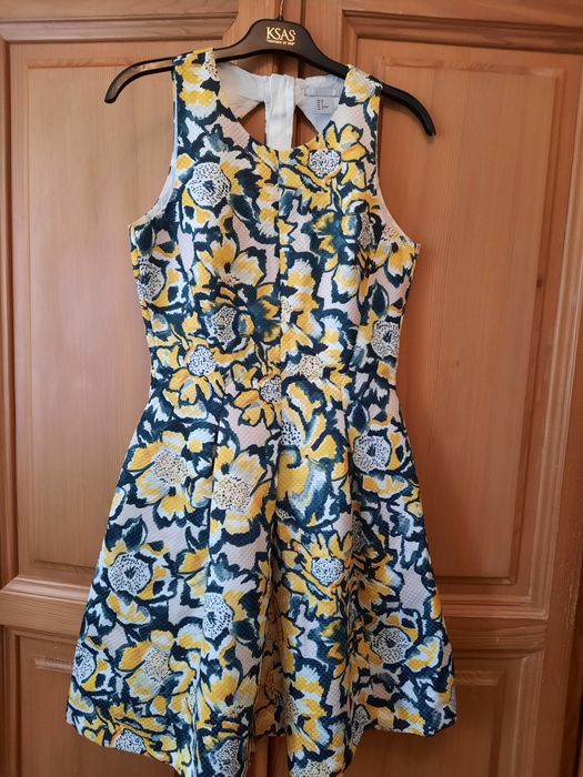 Deosebita rochie cu decupaj H&M mărimea 38