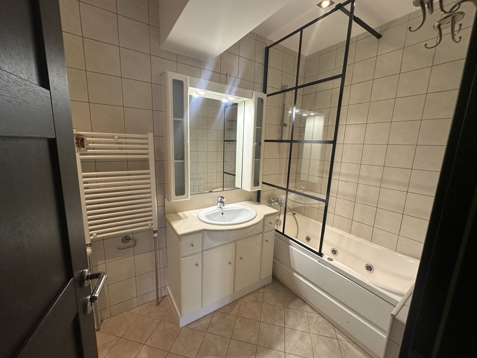 Inchiriere apartament 4 camere