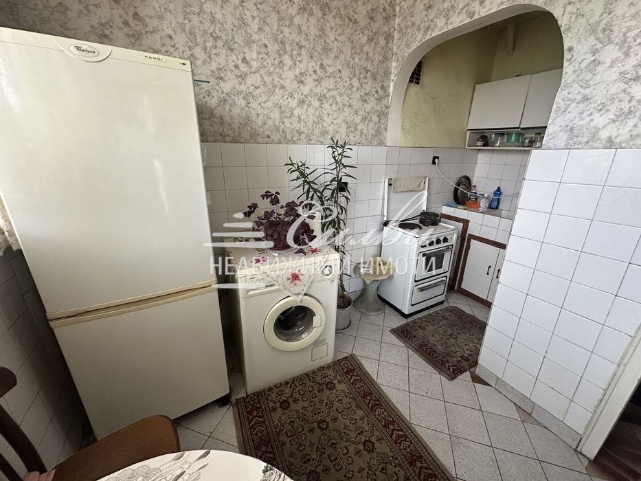 Четиристаен ТУХЛЕН апартамент на предпочитан ВТОРИ етаж - кв. Запад 1!