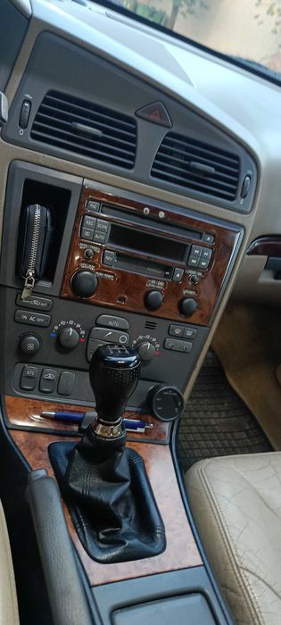 Продавам Volvo V 70 D5
