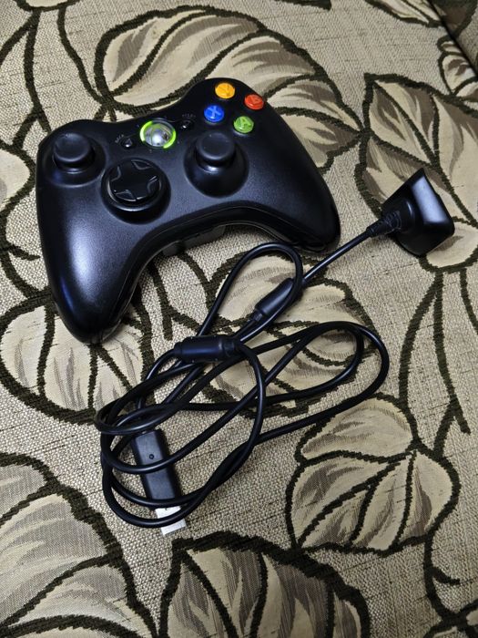 Xbox 360 E отличное состояние