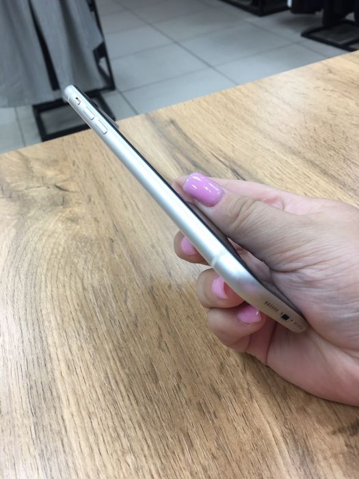 iPhone 11 128 GB — White
