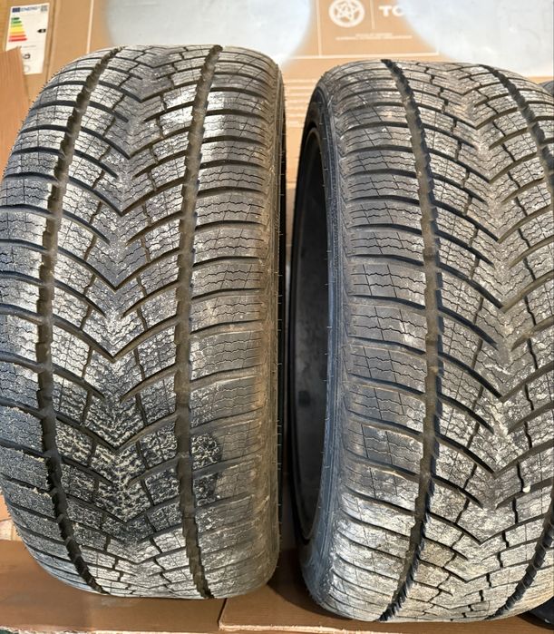 Vand 1 set de cauciucuri aderenta A . Noi