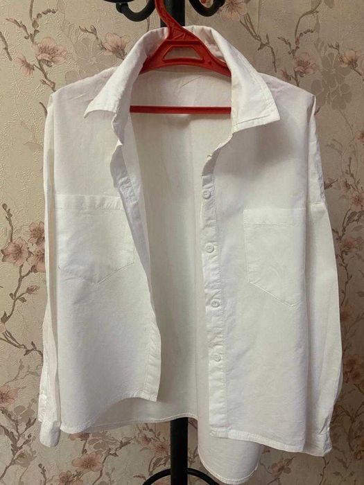 Продам разные  школьные белые блузки на девочку