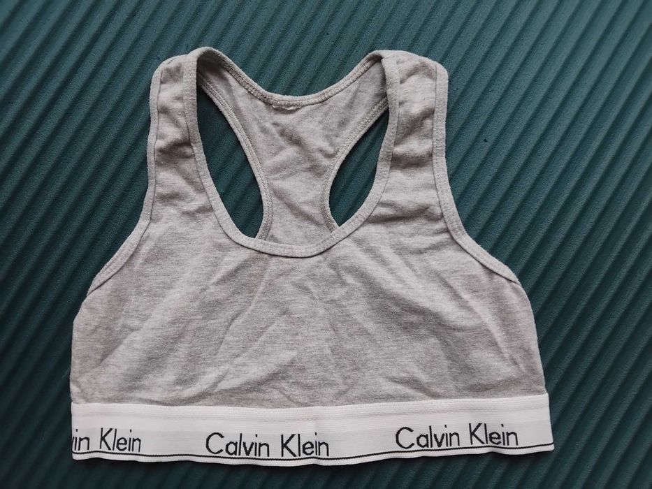 Calvin Klein дамско бюстие / спортен сутиен XS размер