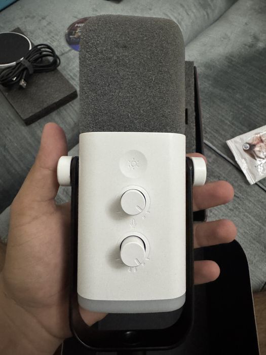 Микрофон и пантограф