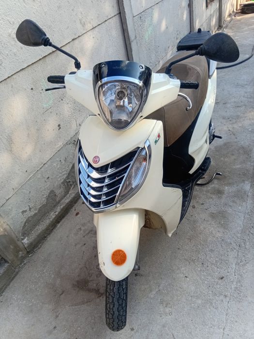 Vând scuter malaguti