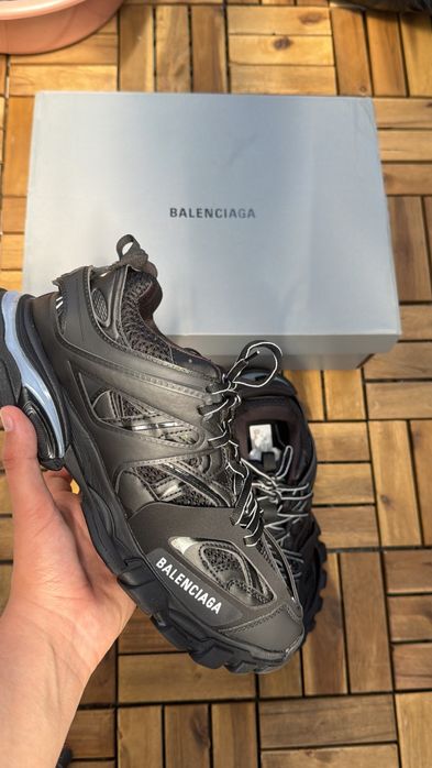 balenciaga track led