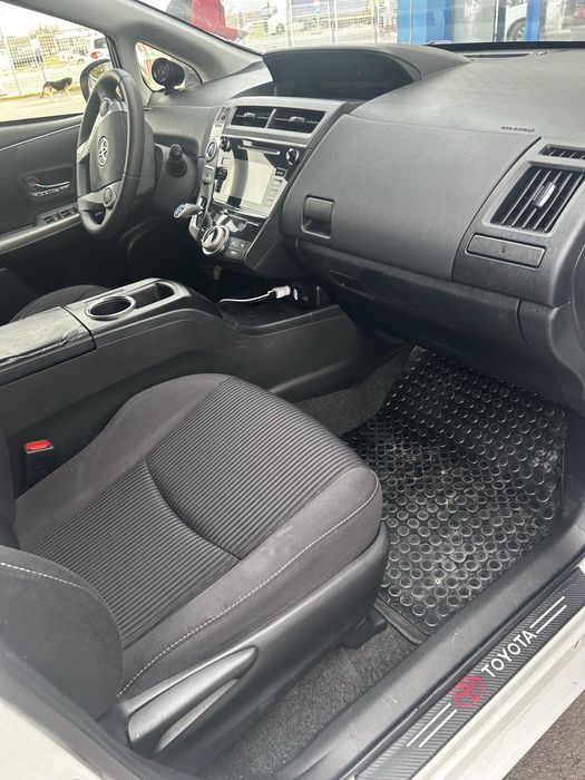 Toyota prius plus 2017