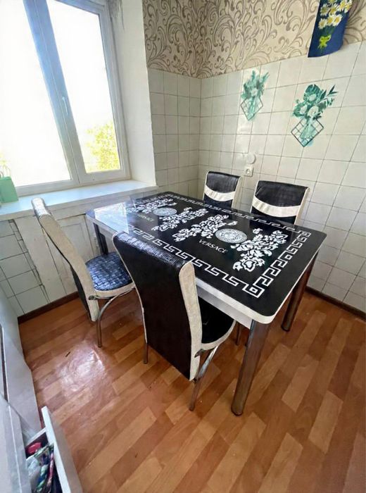 Продам куханный стол со стульями