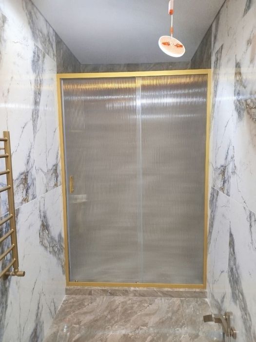 Стеклянные душевые кабинки