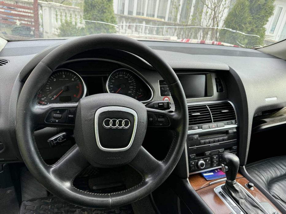 Dezmembrez audi Q7  3.0 tdi 233 cp BUG perne aer cutie automata