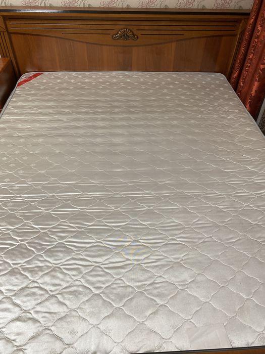 Двухспальняя кровать