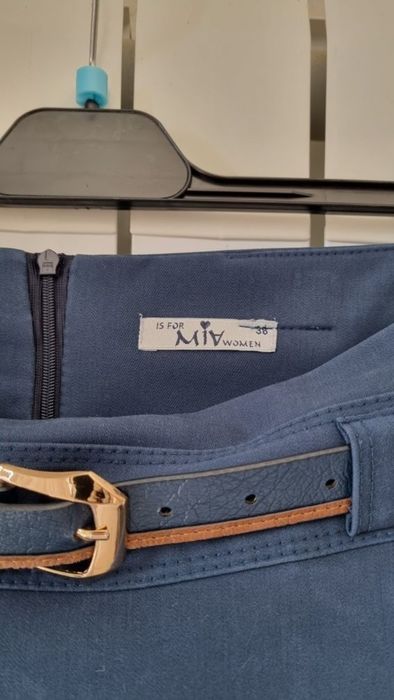 Елегантна дамска пола с коланче