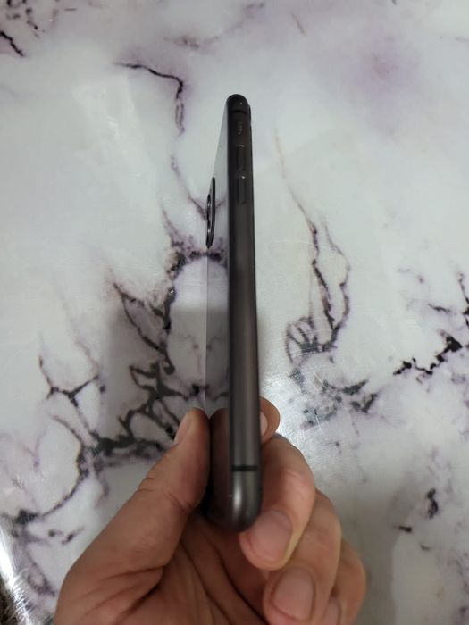 Продам айфон 11 64 гигов