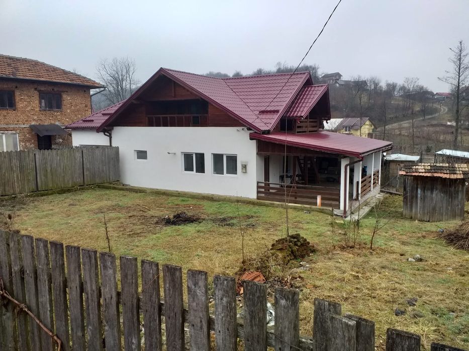 Super oferta!Proprietar vând casă în Curtea de Argeș