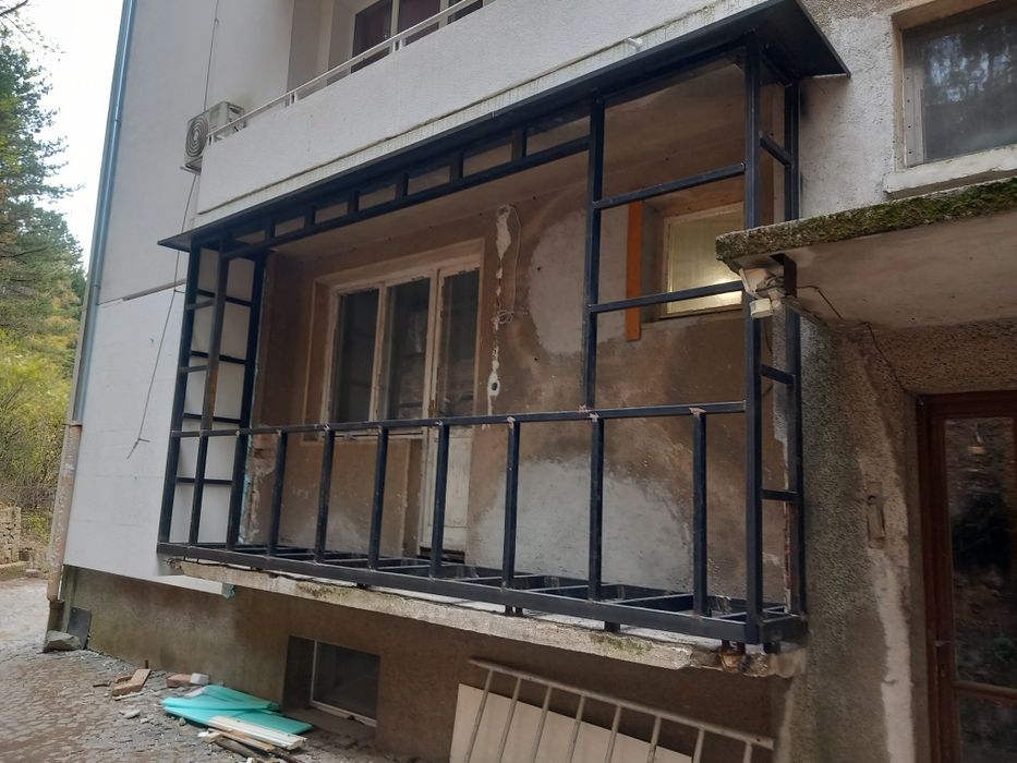 Метални конструкции - халета,навеси,зърнобази и др.