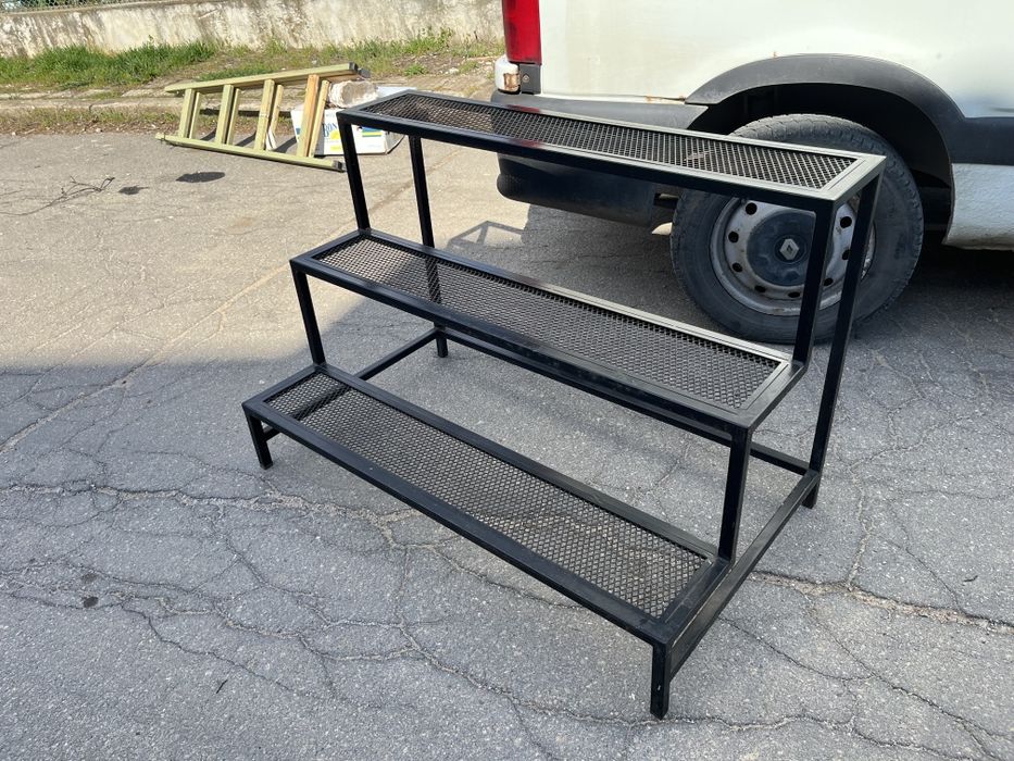 Стелажи - Оборудване Цветарски Магазин