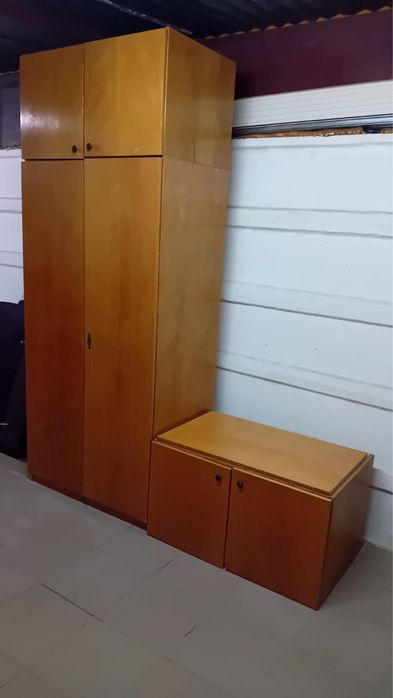 Dulap pentru haine cu un sertar atasat