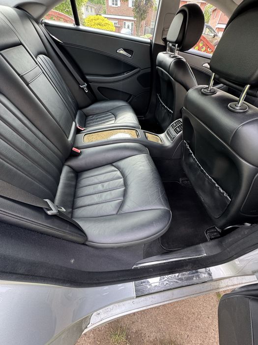 Vând Mercedes CLS