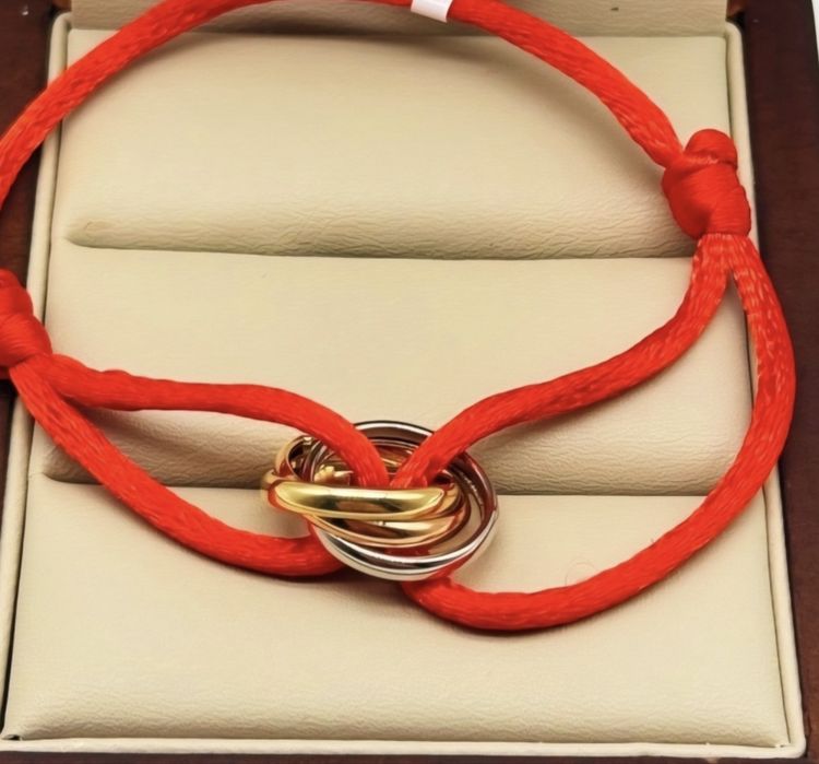 Браслет красная нить